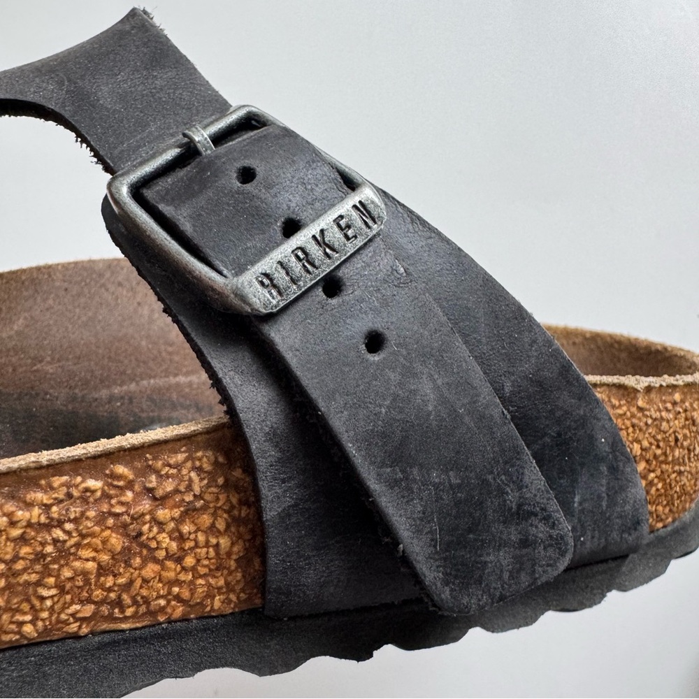 Birkenstock Gizeh Sandal in dark brown. Size: 37 - Picture 8 of 13